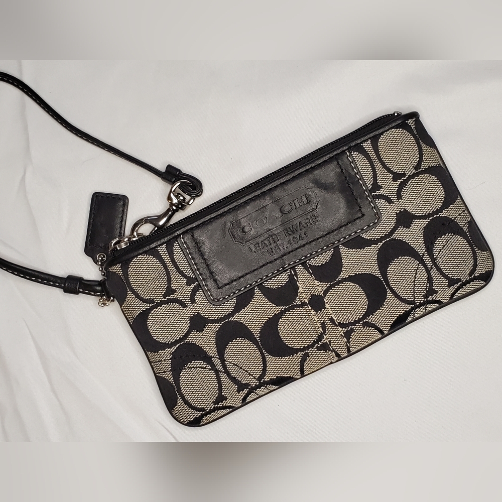 Coach leatherware signature zipper wristlet pouch clutch black